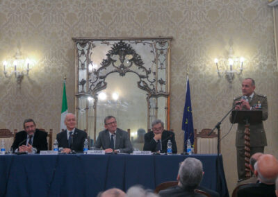 La Presidenza del Convegno e il Gen. Carmine SEPE – Comandante Militare Esercito Lombardia